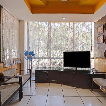 Oyo Flagship 80463 Hotel Mini Palace Vadodara Kültér fotó