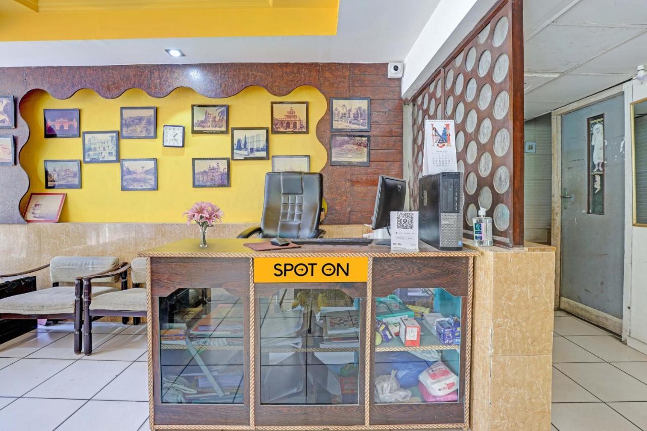 Oyo Flagship 80463 Hotel Mini Palace Vadodara Kültér fotó