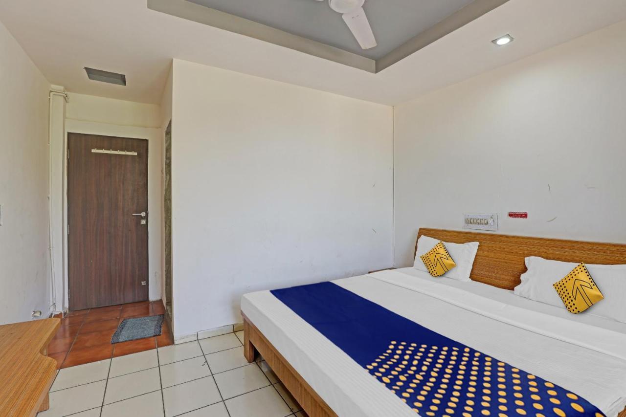 Oyo Flagship 80463 Hotel Mini Palace Vadodara Kültér fotó
