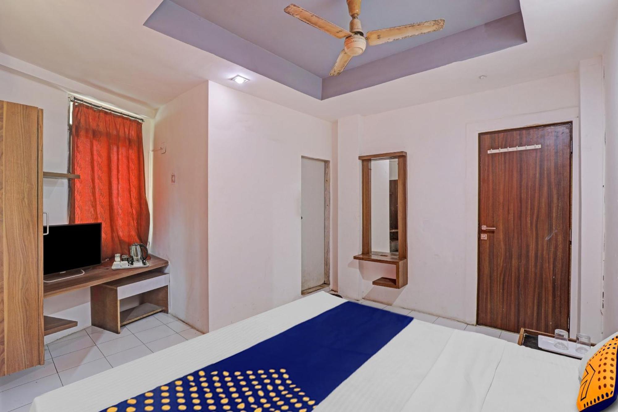 Oyo Flagship 80463 Hotel Mini Palace Vadodara Kültér fotó