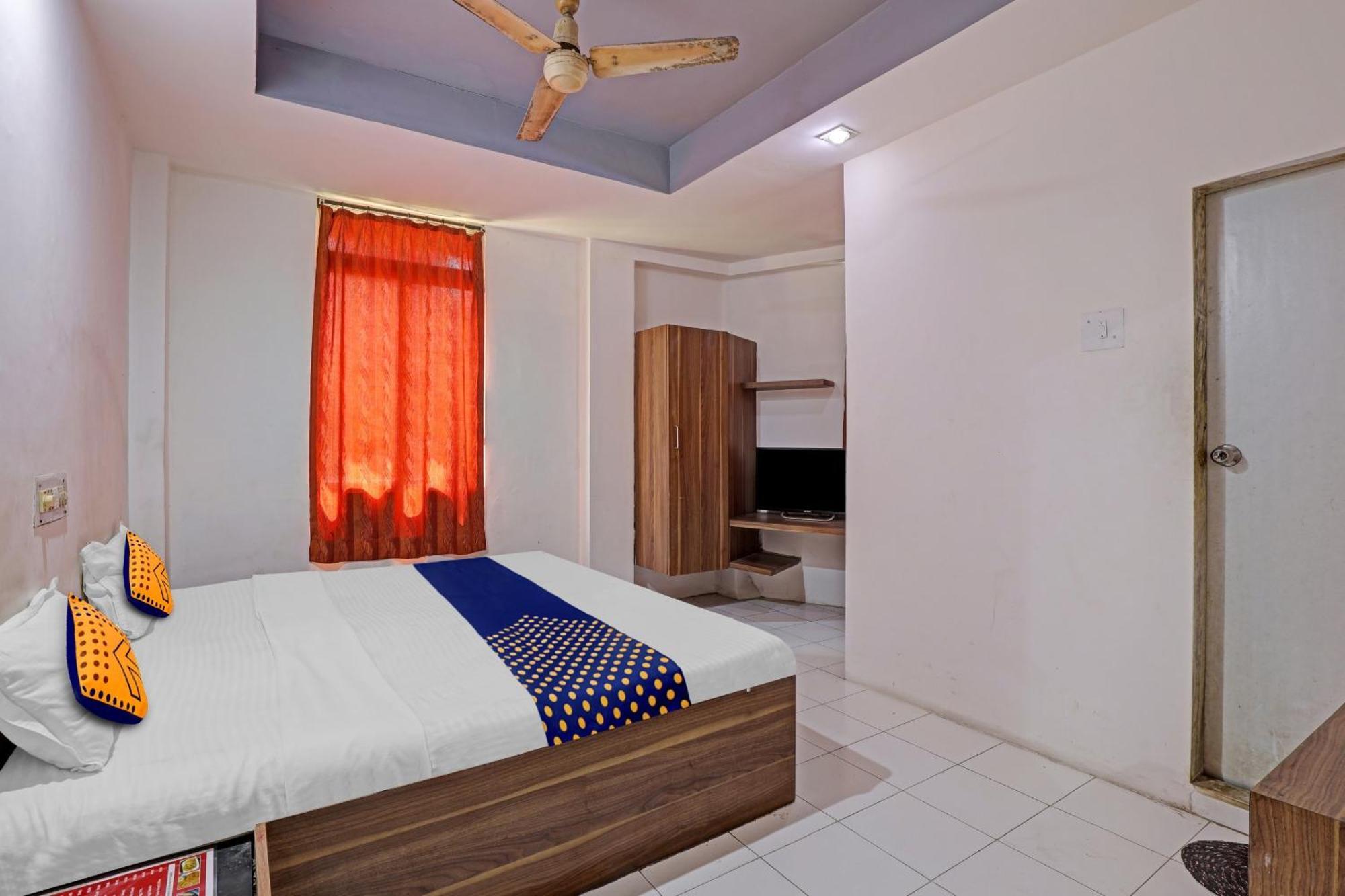 Oyo Flagship 80463 Hotel Mini Palace Vadodara Kültér fotó