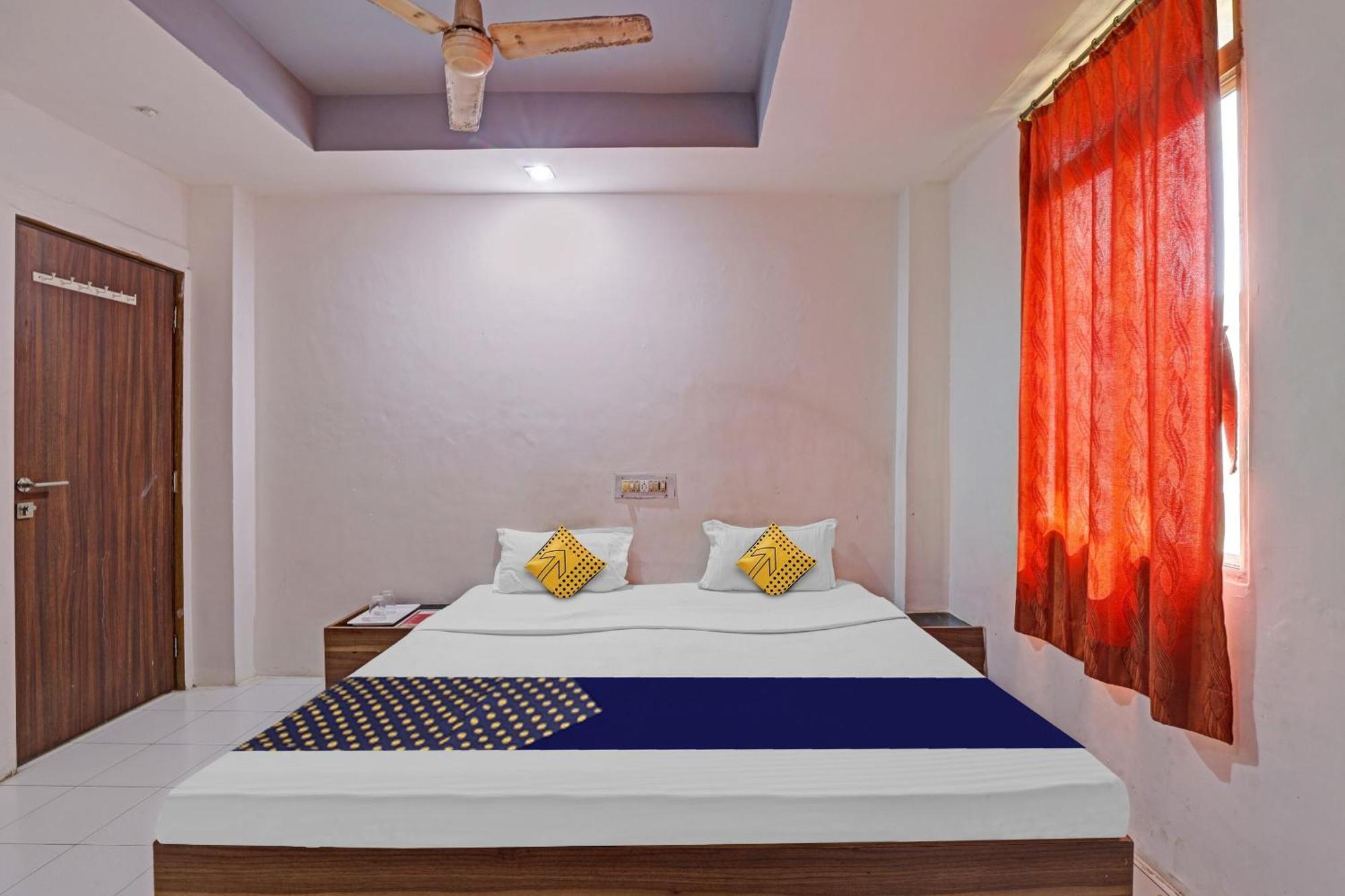 Oyo Flagship 80463 Hotel Mini Palace Vadodara Kültér fotó