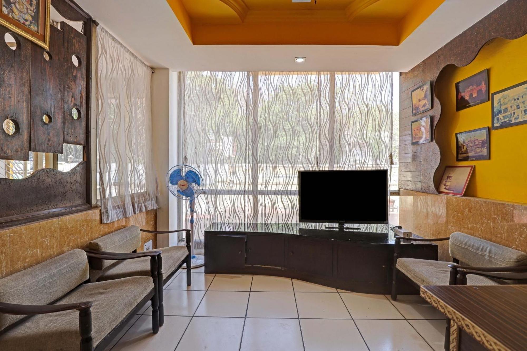 Oyo Flagship 80463 Hotel Mini Palace Vadodara Kültér fotó