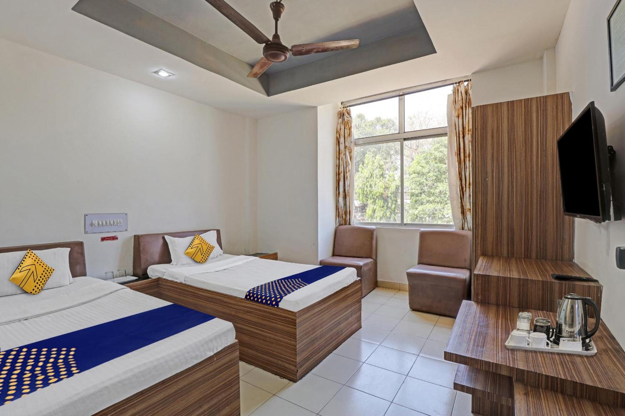 Oyo Flagship 80463 Hotel Mini Palace Vadodara Kültér fotó