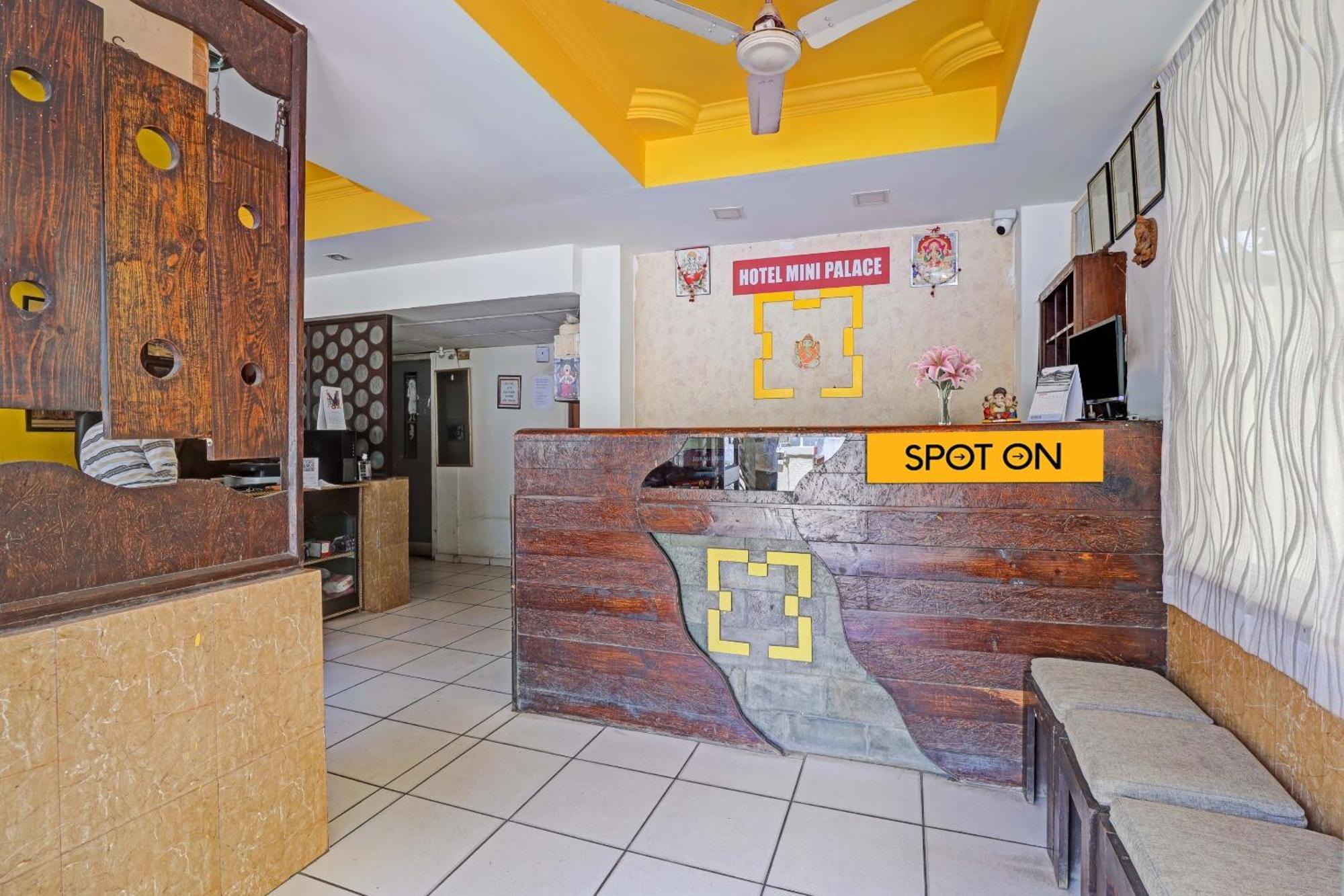 Oyo Flagship 80463 Hotel Mini Palace Vadodara Kültér fotó